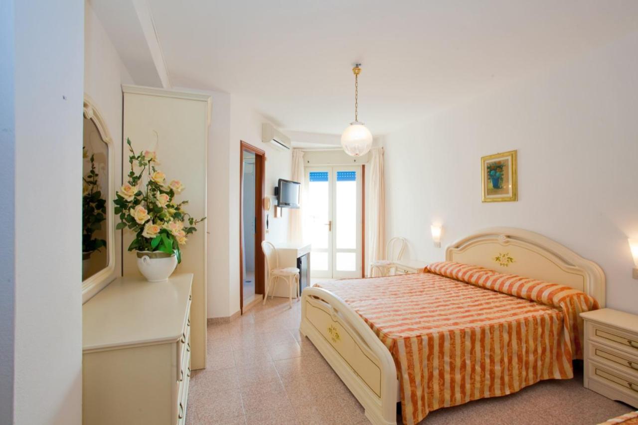 Hotel Imperial Caorle Exteriör bild